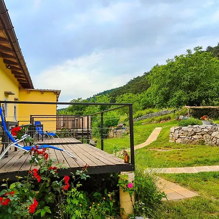 Homestead Zavadlal - Domacija Zavadlal Komen Exterior photo