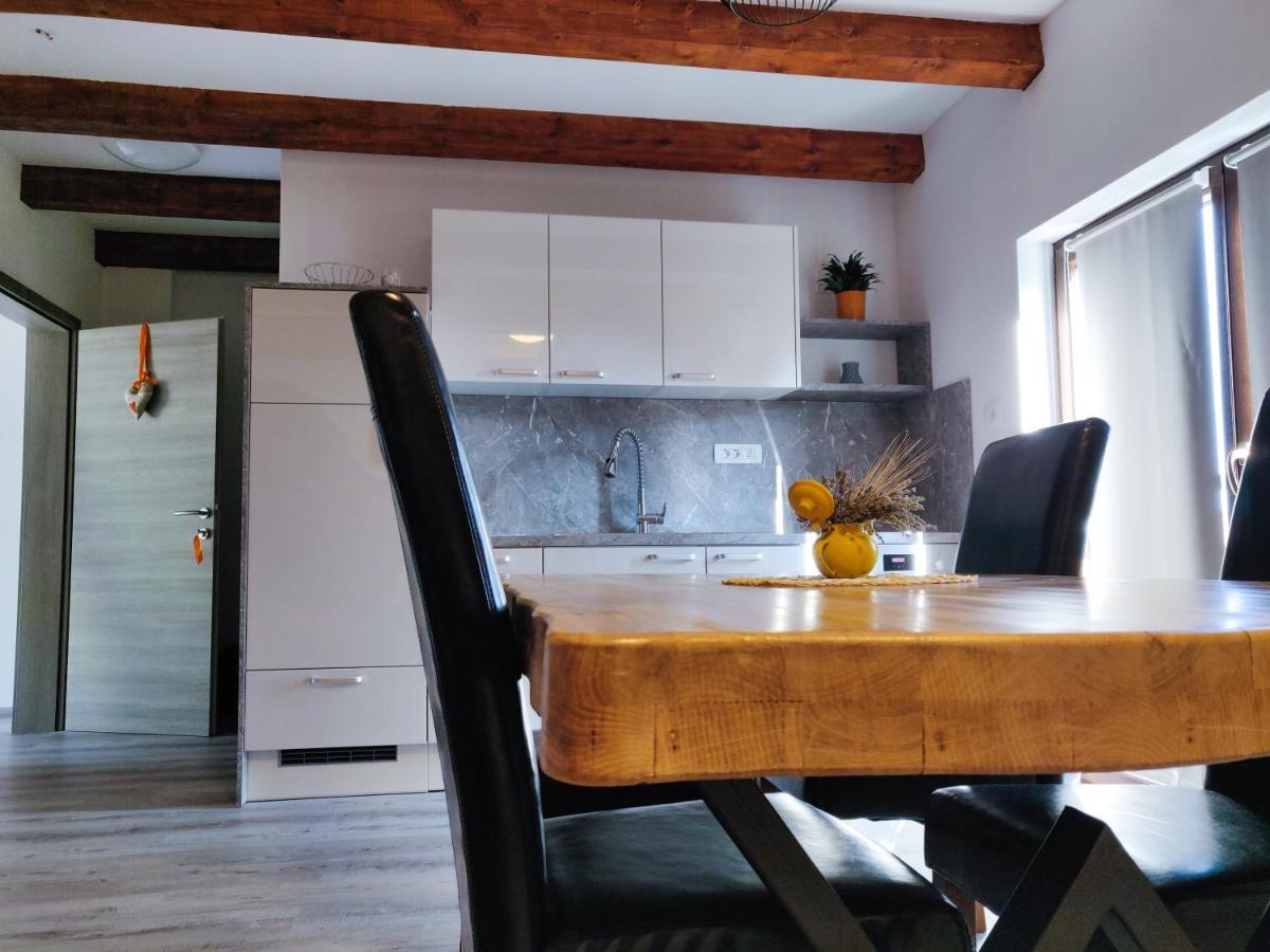 Homestead Zavadlal - Domacija Zavadlal Apartment Komen